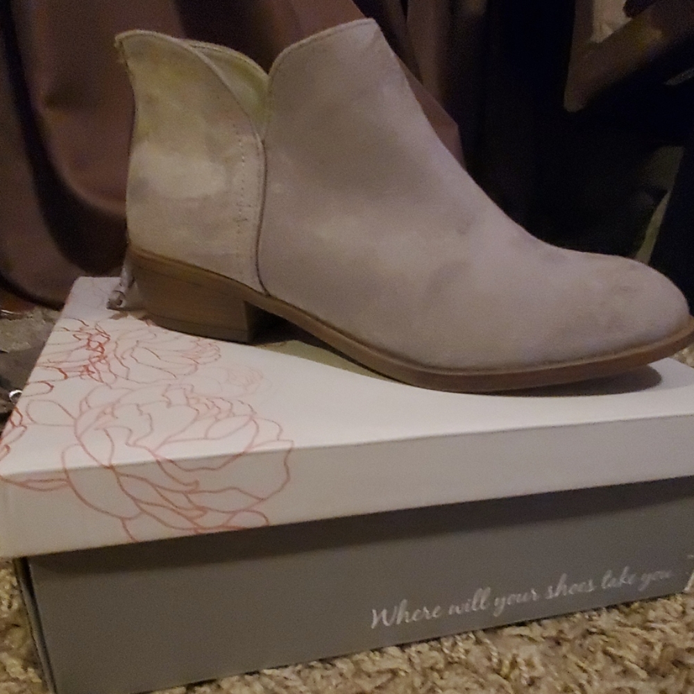 Ankle booties